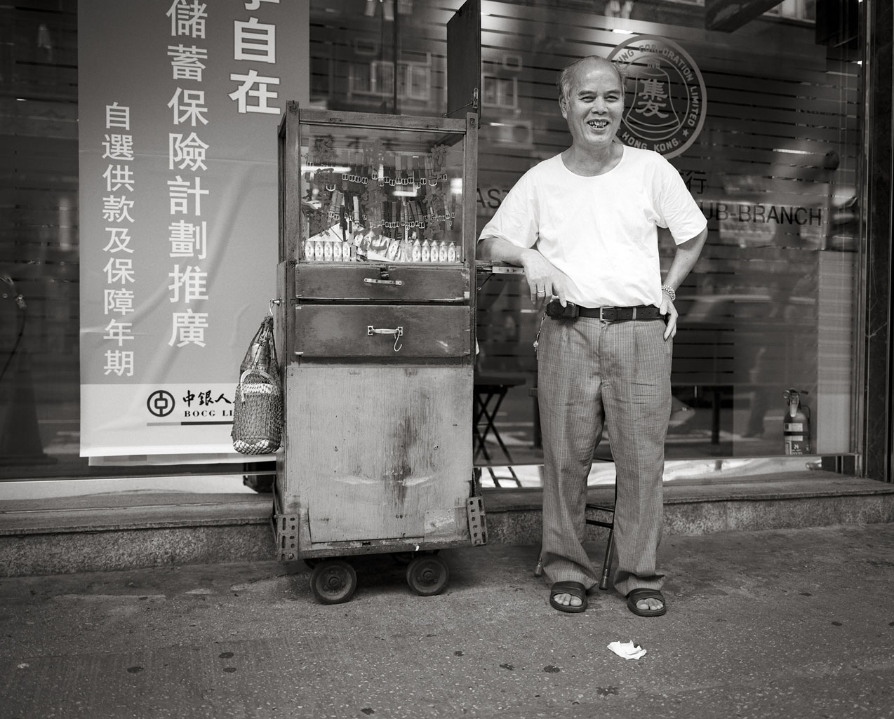 陳華修理鐘錶